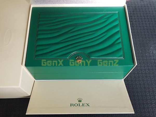 Rolex GMT Master II Pepsi 126710BLRO 2018 Photo Review 2