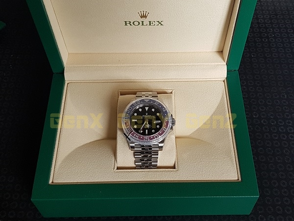 Rolex GMT Master II Pepsi 126710BLRO 2018 Photo Review 3