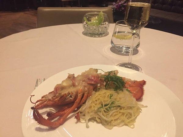 Singapore Airlines First Class Lounge Changi 5