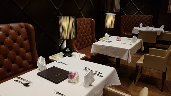 Singapore Airlines First Class Private Room Changi Terminal 3 4