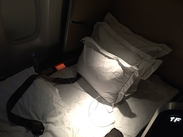 Singapore Airlines First Class to Paris Boeing 777 Bed 1