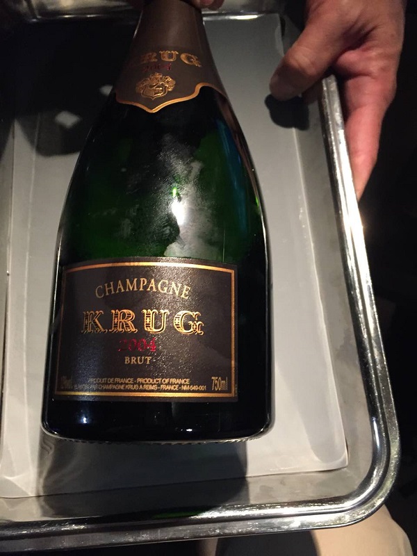 Singapore Airlines First Class to Paris Boeing 777 Drinks and Food 1.jpg