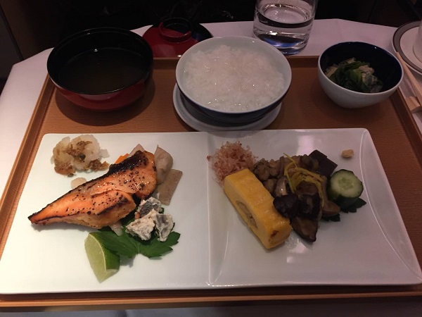 Singapore Airlines First Class to Paris Boeing 777 Drinks and Food Breakfast 3