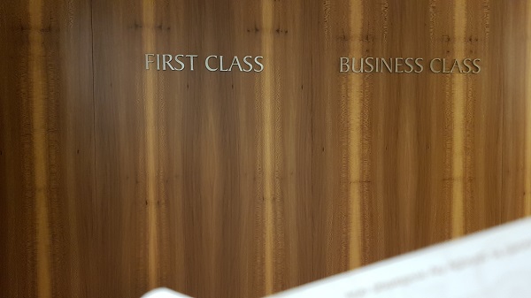 Singapore Airlines Melbourne Airport First Class Lounge 2