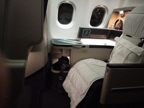 Qantas Business Class Airbus A330 Singapore to Melbourne 5a