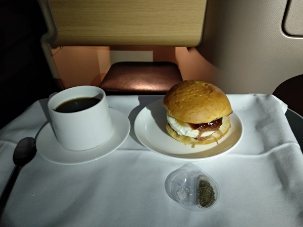 Qantas Business Class Airbus A330 Singapore to Melbourne Food Menu 8.jpg