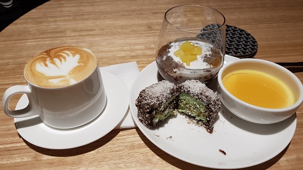 Qantas Singapore Lounge Changi Terminal 1 13