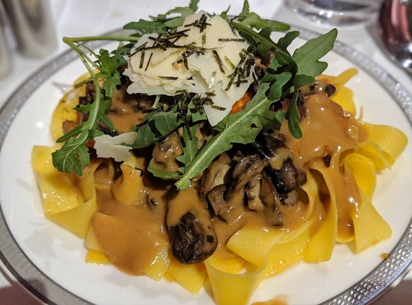 Suite Class Singapore Airlines Dining 12