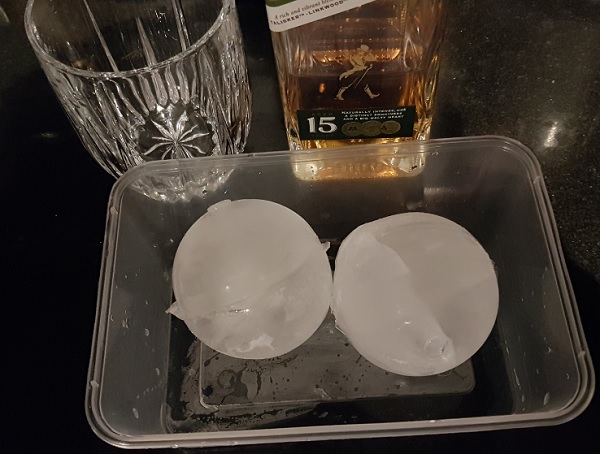 Jonnie Walker Green LAbel with Ice Sphere 1