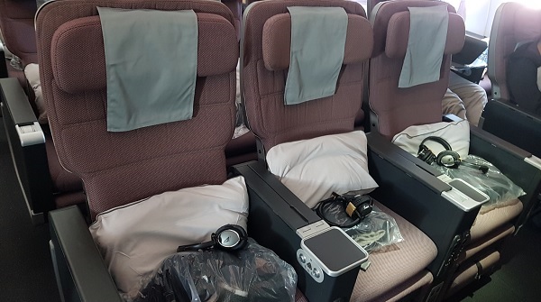 Qantas Airbus A300-800 Premium Economy 2019.jpg