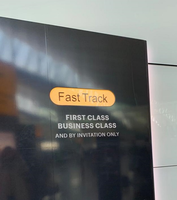 London Heathrow Airport terminal 2 Singapore Airlines Suite Class 3