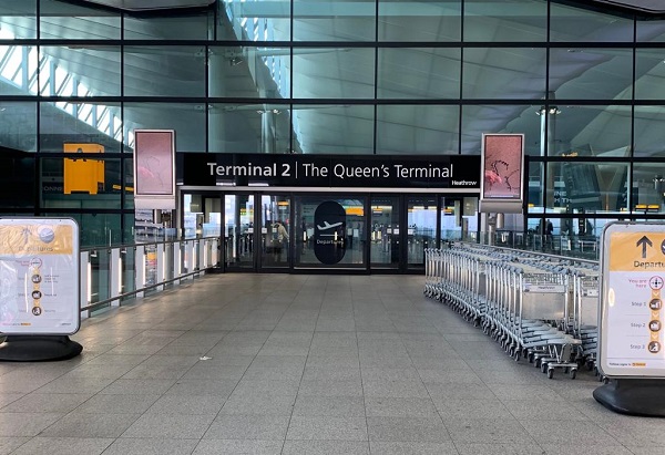 London Heathrow Airport terminal 2 Singapore Airlines.jpg