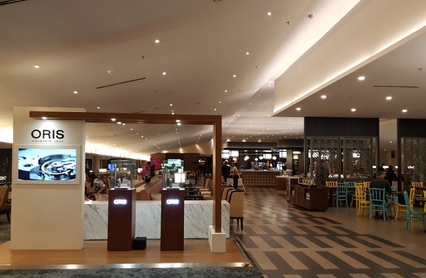 Malasia Airlines Business Class Golden Lounge KLIA 2.jpg