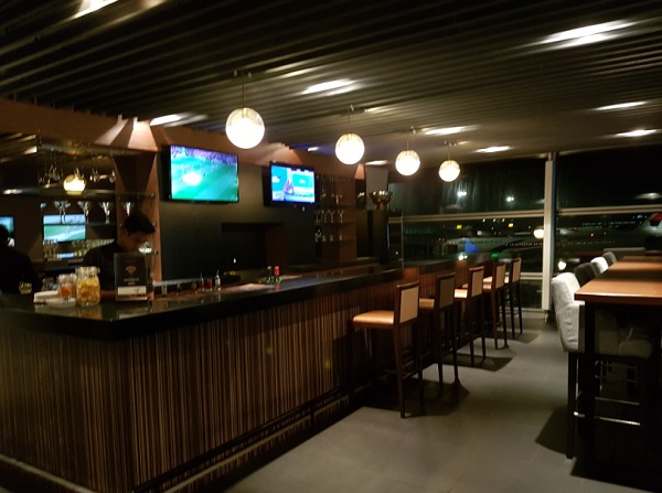 Malasia Airlines Business Class Golden Lounge KLIA Bar