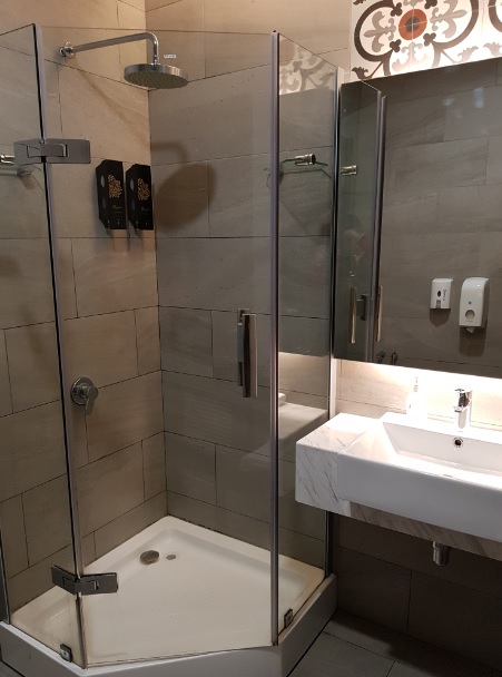 Malasia Airlines Business Class Golden Lounge KLIA Shower Room.jpg