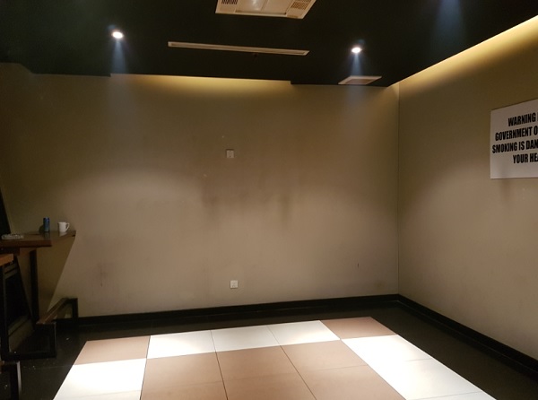 Malasia Airlines Business Class Golden Lounge KLIA Smoking Room 2