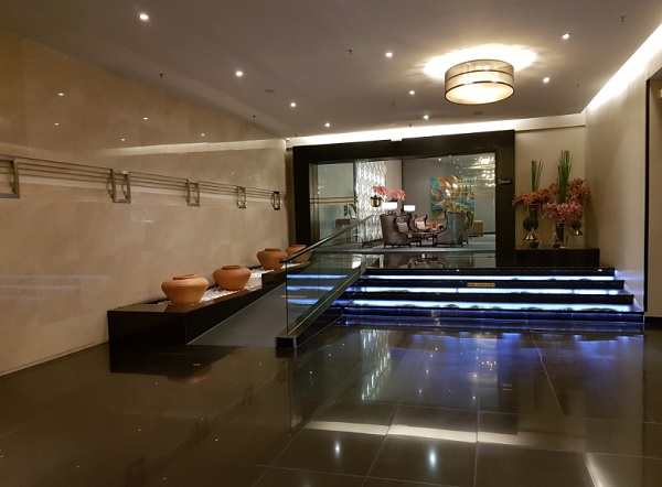Malaysia Airlines First Class Lounge KLIA 1.jpg
