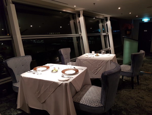 Malaysia Airlines First Class Lounge KLIA 3.jpg