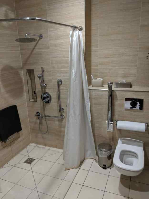 Singapore Airlines First Class Lounge Heathrow London Airport Toilet Shower