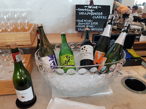 Japan Airlines Sakura Lounge Business Class 3