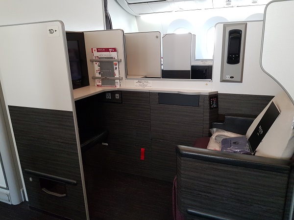 Japan Airlines Sky Suite Business Class Centre Row 2