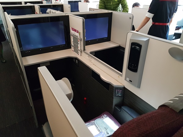 Japan Airlines Sky Suite Business Class Centre Row 3