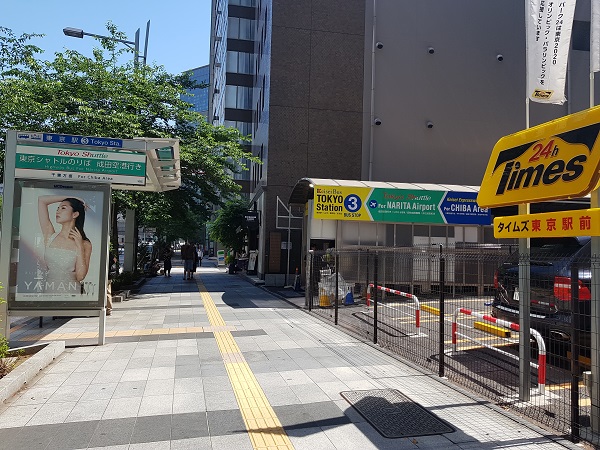 Narita Airport Keisei Bus Stop No 3 Tokyo.jpg