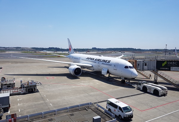 Nartia Airport Japan Airlines Boeing 787 Dreamliner.jpg