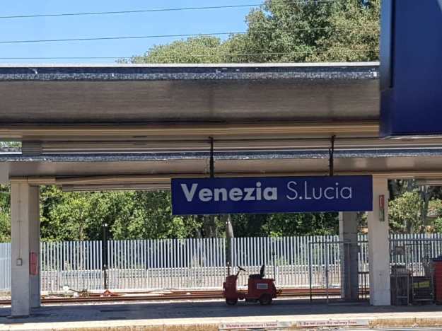 Bullet Train Florence to Venice Business Class 5.jpg