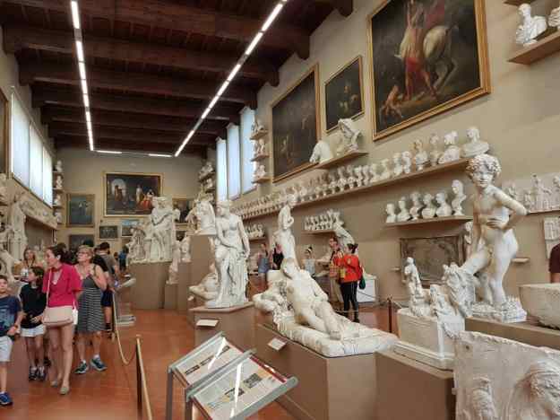 Galleria Dell' Accademia 19th Century Hall 2.jpg