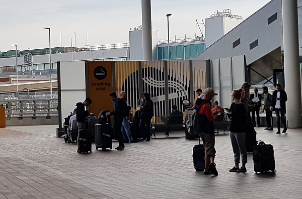 Heathrow Airport Terminal 2 Smoking 1.jpg