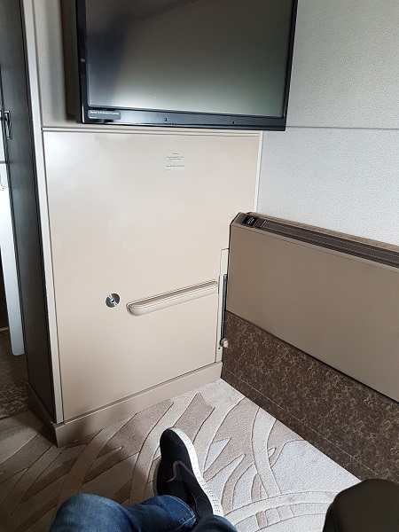 Singapore Airlines Airbus A380 Suite Class London to Singapore Review 9