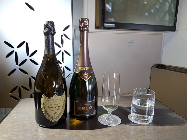 Singapore Airlines Airbus A380 Suite Class London to Singapore Review Champagne