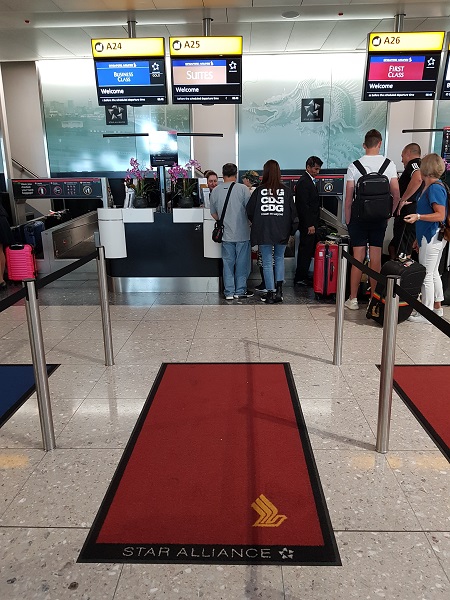 Singapore Airlines Suite Class First Class Heathrow Airport Check In 2