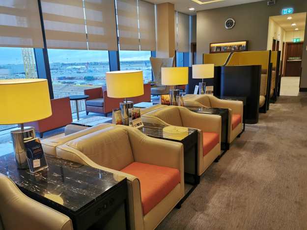 Singapore Airlines Suite Class London Heathrow 3.jpg