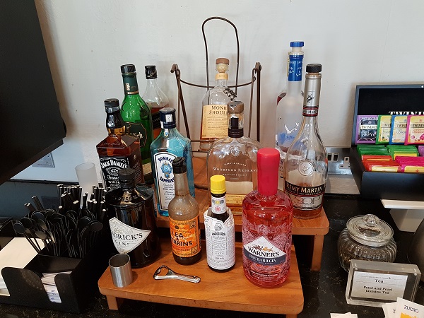 Singapore Airlines Suite First Class Lounge Heathrow Airport Cognac Whisky