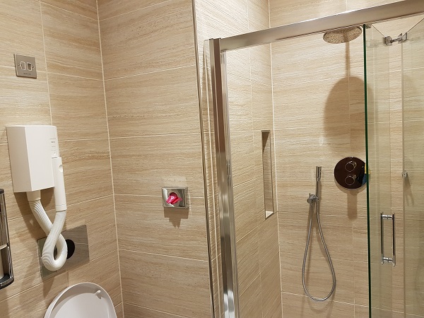 Singapore Airlines Suite First Class Lounge Heathrow Airport Shower Room
