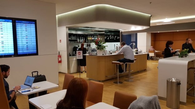 Lufthansa Lounge Milan Airport 4