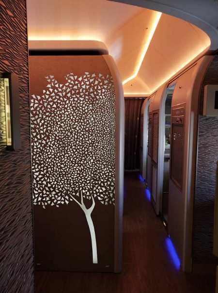 Emirate NEW First Class Boeing 777 1.jpg