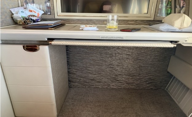 Emirate NEW First Class Boeing 777 16