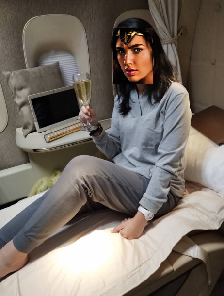 Emirates NEW First Class Boeing 777 Suite.jpg