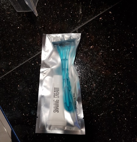 Malaysia Airlines Golden Lounge KLIA Shaving Kit 1