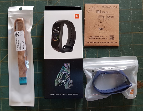 Mi Band 4 with Blue and Metal Mest Rose Gold Strap